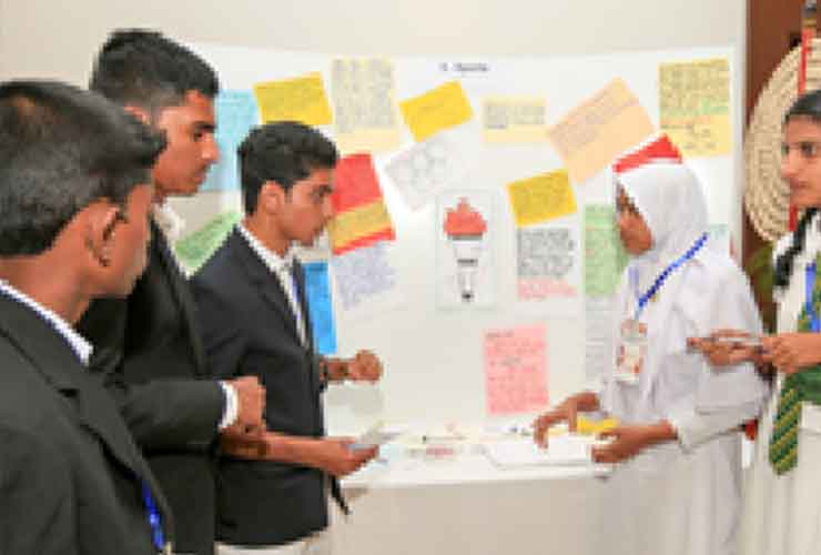 “ත්‍රිභාෂා සහ ඊ-පුස්තකාල පහසුකම් සපයන අතර, යෞවන පුස්තකාල සමාජයන් ස්ථාපිත කිරීම.”