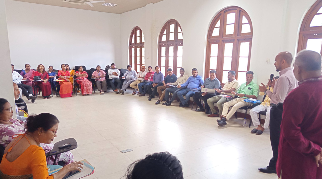 The awareness and planning program of the radio media program